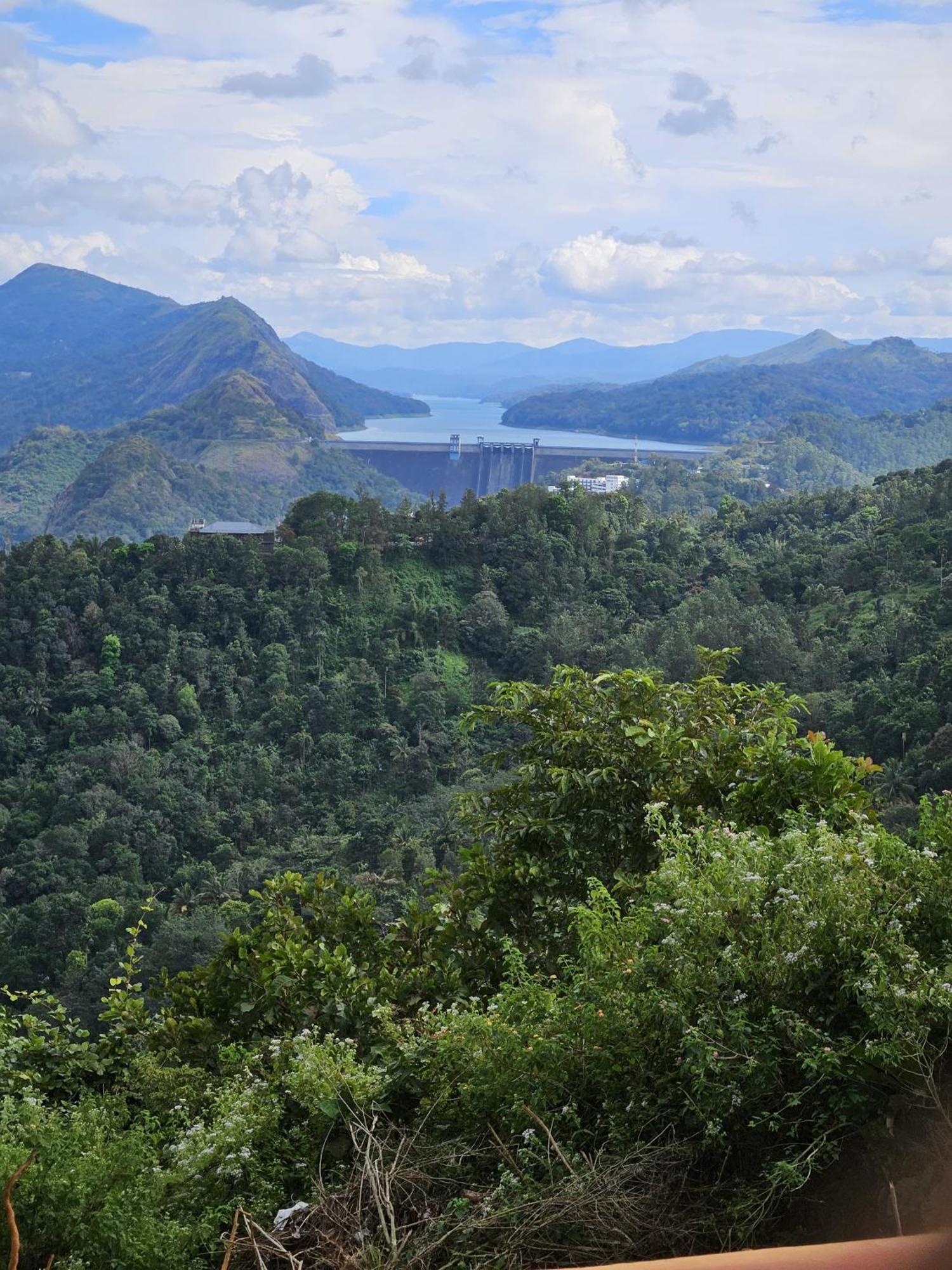 Idukki Dam View Resort Kültér fotó